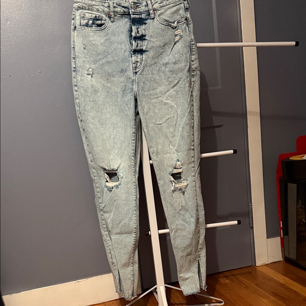 Old Navy Light Blue Distressed Ankle Jeans